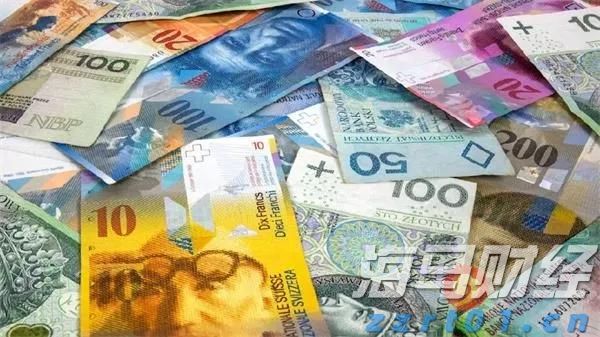 贵港交警：错峰送考护航高考生提前奔赴考点